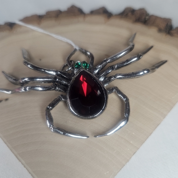Jewelry - Ruby Red Rhinestone Abdomen Silver Tone Spider Pendant 3" EUC Large